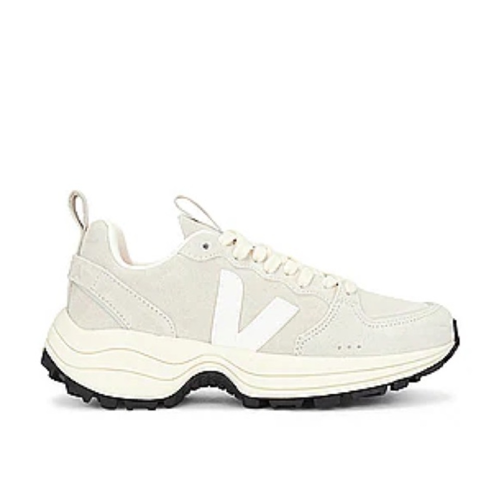 Veja Venturi Sneaker in Natural & White